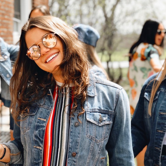 Meet your Posher, Alexandra - Picture 1 of 1